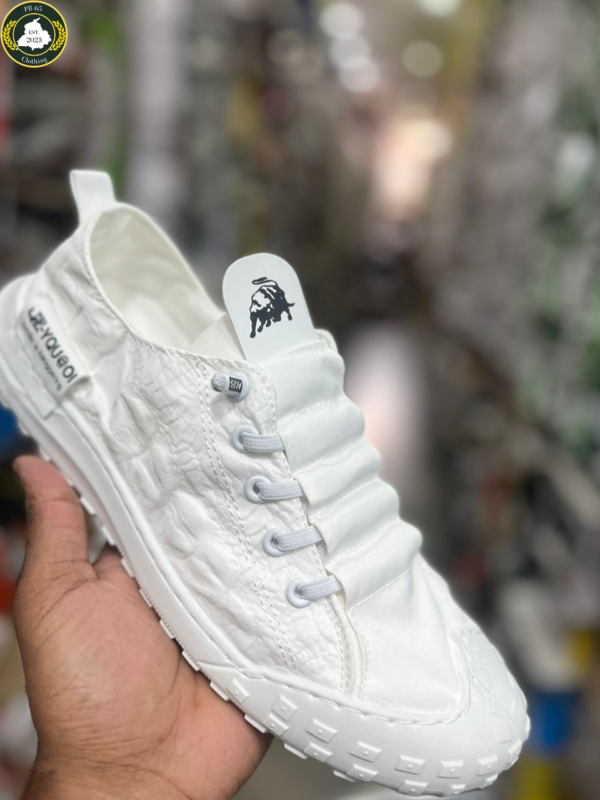 CROCODILE PEARL WHITE SNEAKER