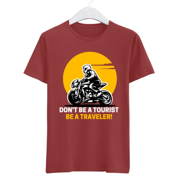 BE A TRAVLLER T-SHIRT.