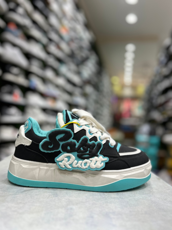 SOBY ROUTT IMPORTED SNEAKERS